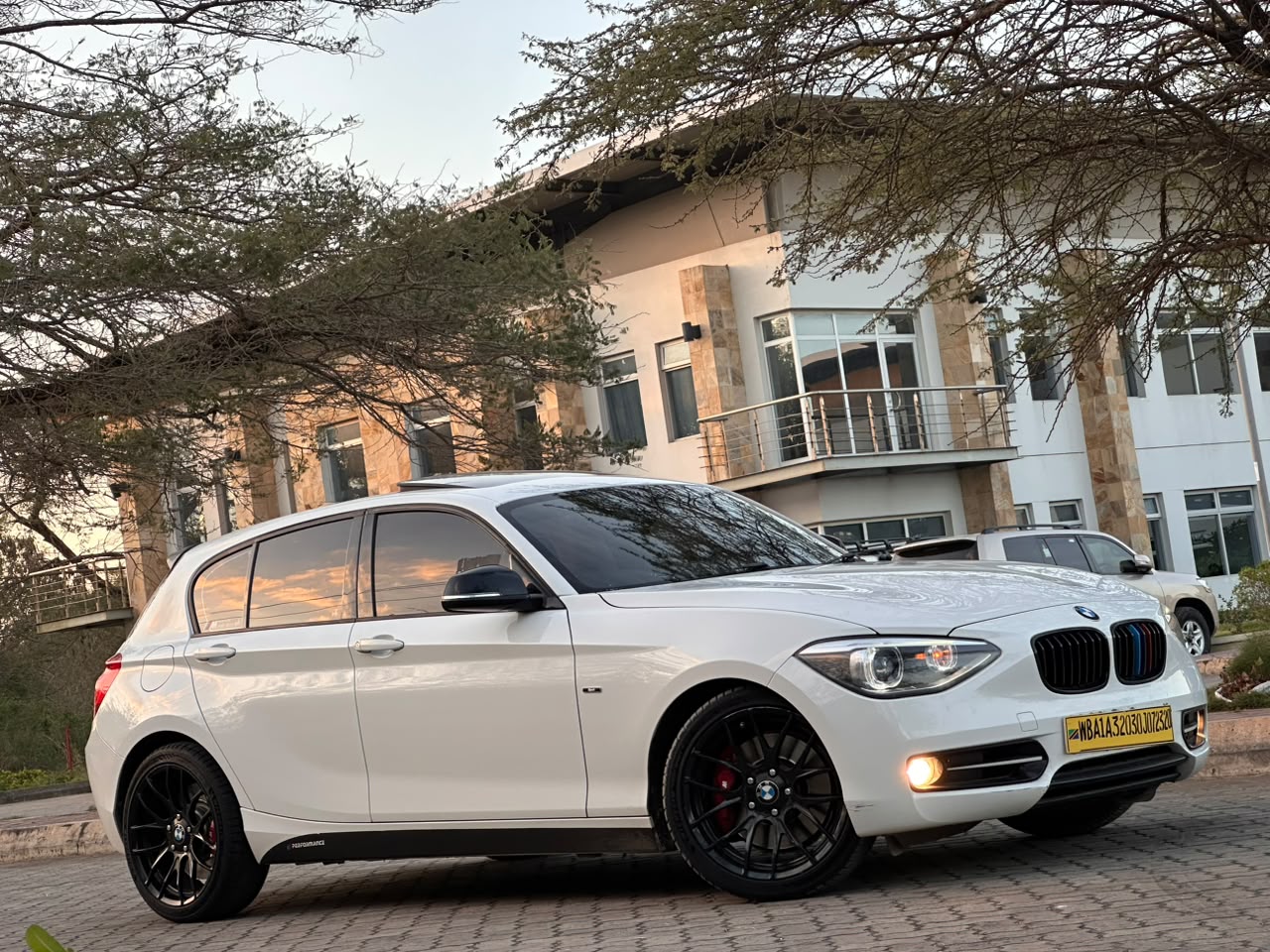 BMW 1 SERIES